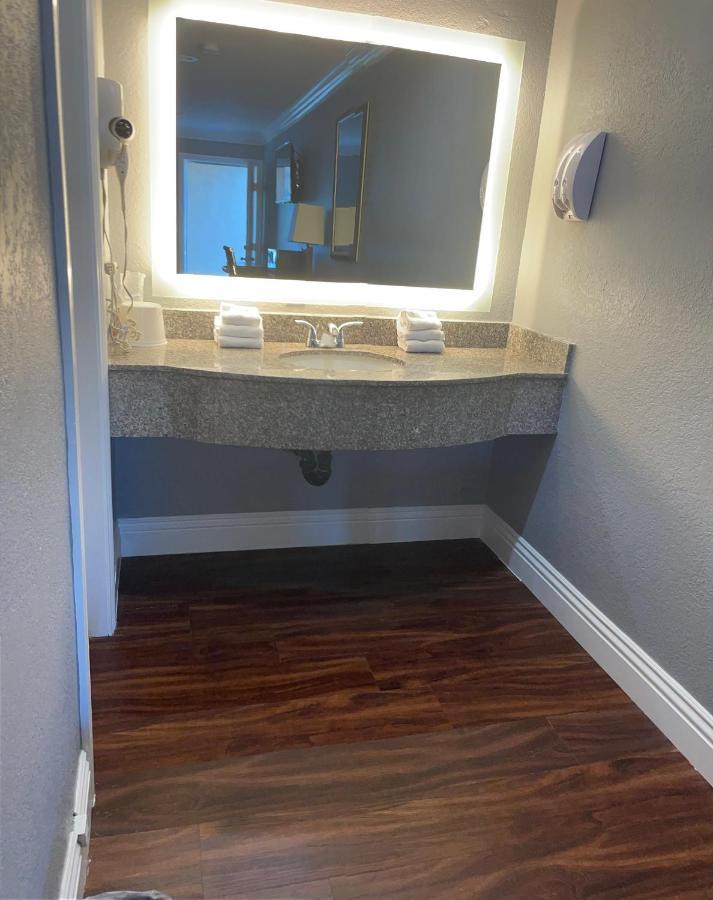 Legacy Inn & Suites Anaheim Dış mekan fotoğraf
